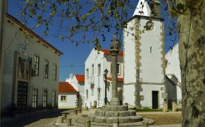 Outros Locais a Visitar pelourinho de Aljubarrota em Alcobaça