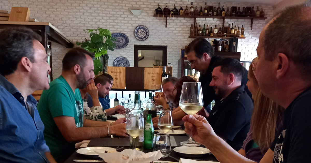 Equipa num jantar mistério de team building
