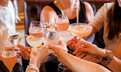 Equipa a criar cocktails – team building Cocktail