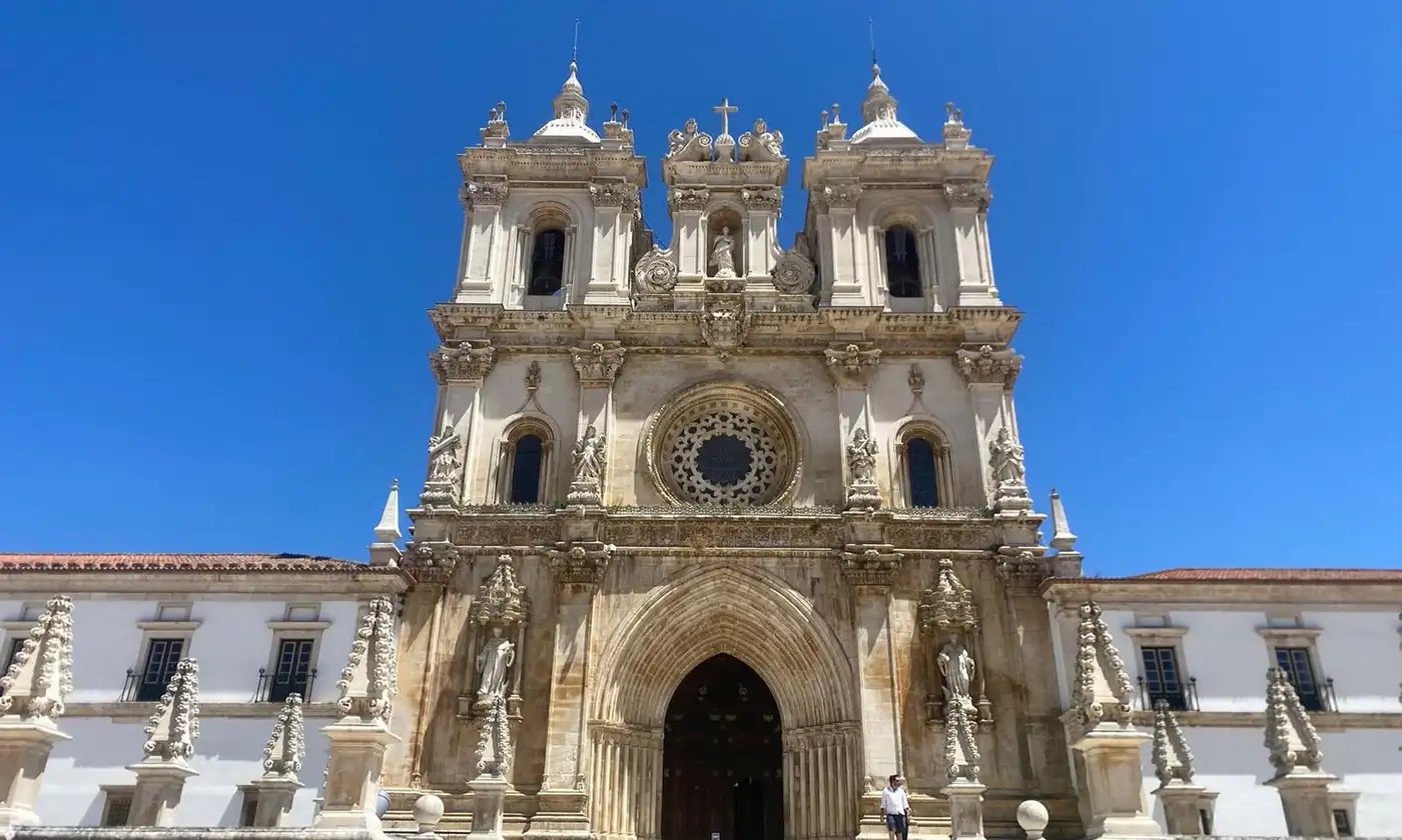 Fachada do Mosteiro de Alcobaça, Património Mundial da UNESCO